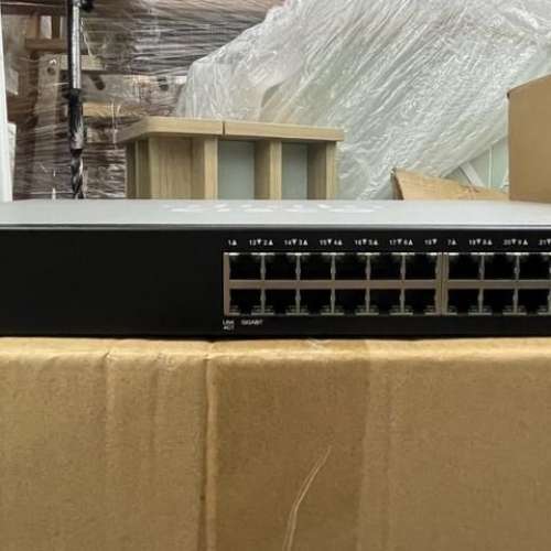 Cisco 26-port Gigabit Smart Switch SG200-26 with Rack Mount L-Bracket