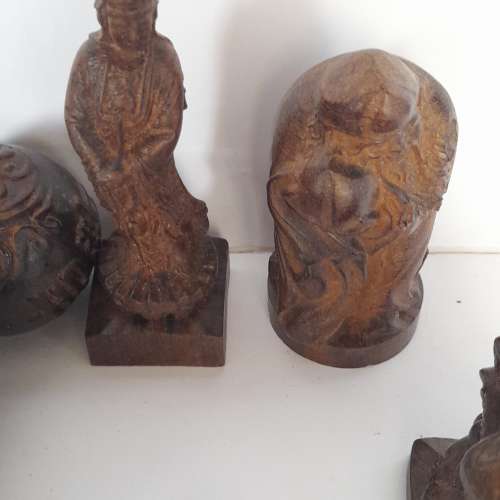 一手八件沉香木雕刻小擺件如照片顯示,清理存貨共售三百五拾元。no.W16.5.25