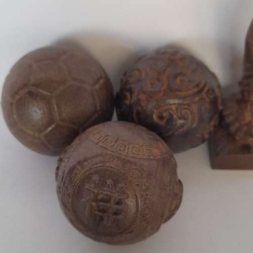 一手八件沉香木雕刻小擺件如照片顯示,清理存貨共售三百五拾元。no.W16.5.25