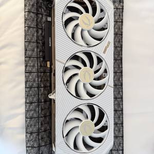 ZOTAC RTX 5090 SOLID OC White Edition 白色卡特別版