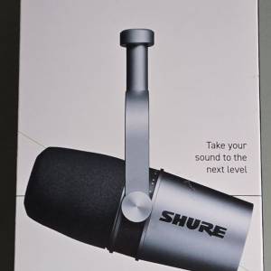 Shure  mv7 xlr / usb podcast mic with mic stand