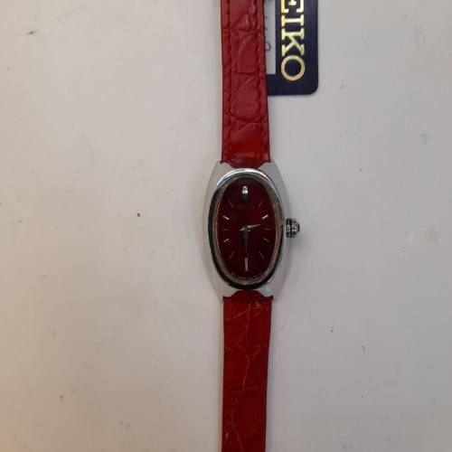 全新Vintage 4N00-7030 Lady's  Oval Ruby Dial Quartz Watch w/Ruby Crown