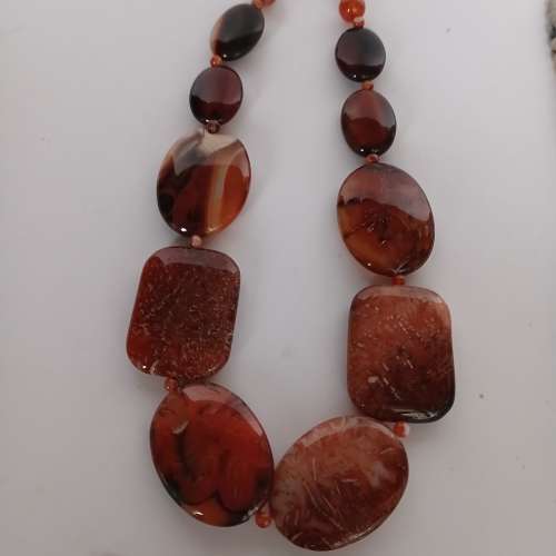 一手三條瑪瑙頸鍊，長约16寸，共售300元，單一條138元。清貨歡迎出價。no.17.5.25