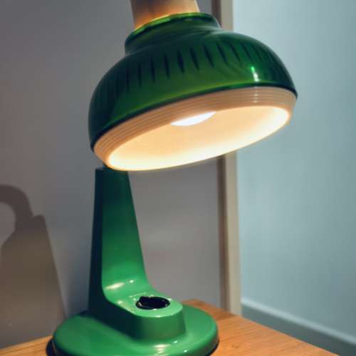 出售 昭和時期 SANYO 座枱燈一箋，100%正常，整體八成新，款式經典，有意請pm我，謝謝