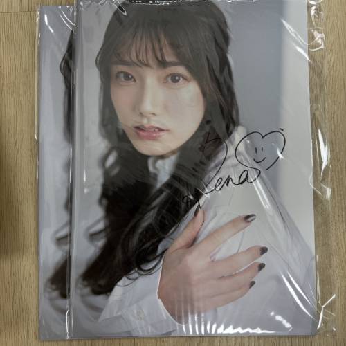 全新月刊宮下玲奈 親筆簽名 30版薄裝時裝寫真集