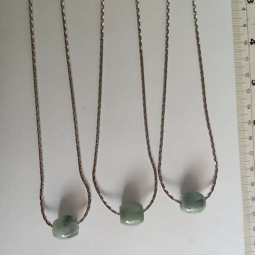 翡翠A玉路路通吊咀，約14x14mm,連16寸銅頸鏈,一手三套清貨價共售150元，多量價錢可...