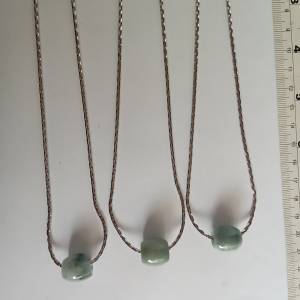 翡翠A玉路路通吊咀，約14x14mm,連16寸銅頸鏈,一手三套清貨價共售150元，多量價錢可...