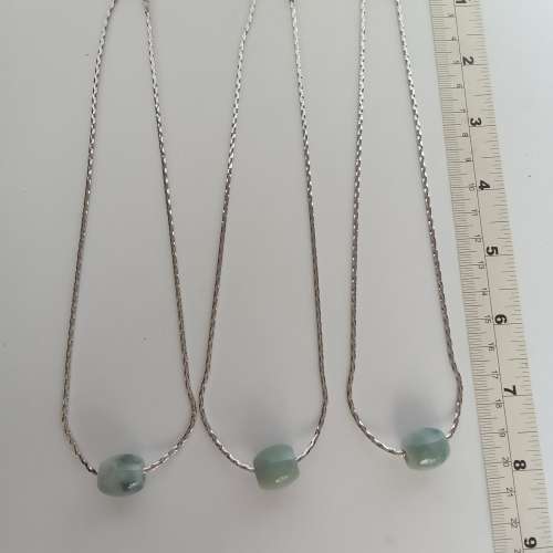 翡翠A玉路路通吊咀，約14x14mm,連16寸銅頸鏈,一手三套清貨價共售150元，多量價錢可...