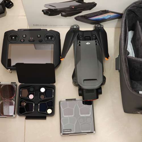 DJI Mavic 3 Pro 暢飛套裝 (連 RC Pro 遙控器)