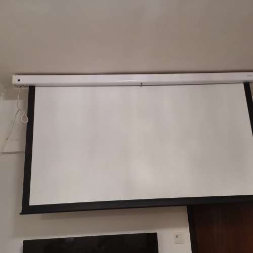 自動投影 projector screen