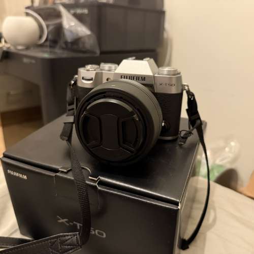 [幾乎全新,購入僅1個月]Fujifilm XT50 銀色行貨 淨機 連鏡頭可議