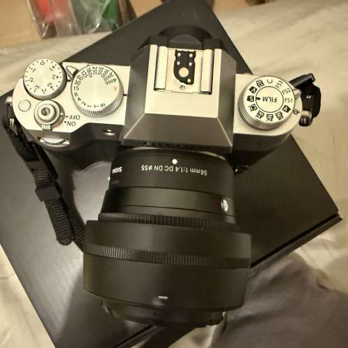 [幾乎全新,購入僅1個月]Fujifilm XT50 銀色行貨 淨機 連鏡頭可議