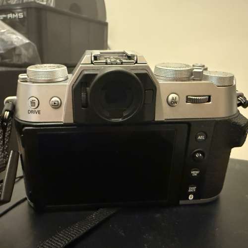 [幾乎全新,購入僅1個月]Fujifilm XT50 銀色行貨 淨機 連鏡頭可議