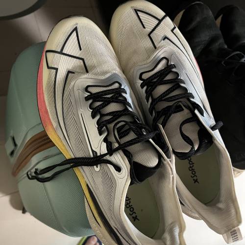 特步 Xtep 碳纖底 跑鞋 跑步 US10.5