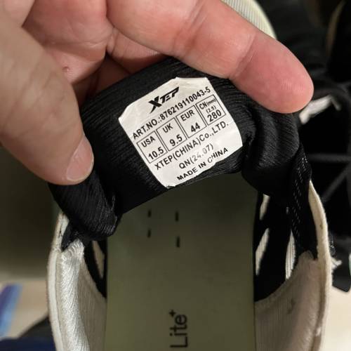 特步 Xtep 碳纖底 跑鞋 跑步 US10.5