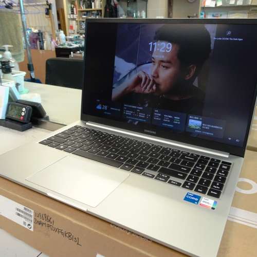 99% New Samsung book3 13代 i5 (8+512Gb) 港行