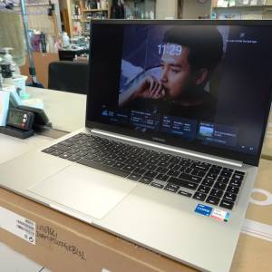 99% New Samsung book3 13代 i5 (8+512Gb) 港行