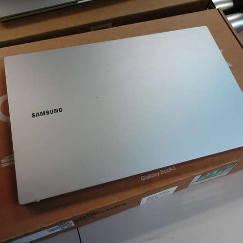 99% New Samsung book3 13代 i5 (8+512Gb) 港行