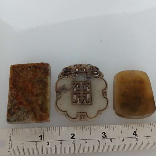 一手三件古玉吊件，清貨價共售360元，單一件200元 。no.D19.5.25