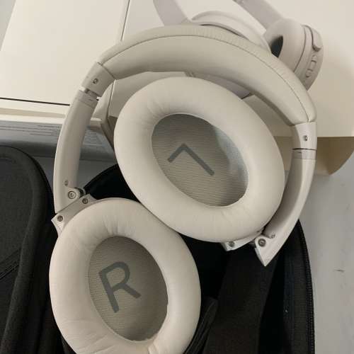 99%New Bose QuietComfort Headphones White Smoke