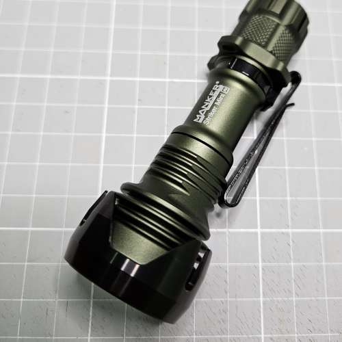 95%new，Manker漫客Striker Mini 遠射爆閃 隨身攜帶EDC 手電筒 635流明 防水戶外防身
