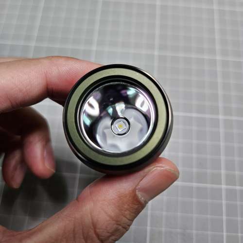 95%new，Manker漫客Striker Mini 遠射爆閃 隨身攜帶EDC 手電筒 635流明 防水戶外防身