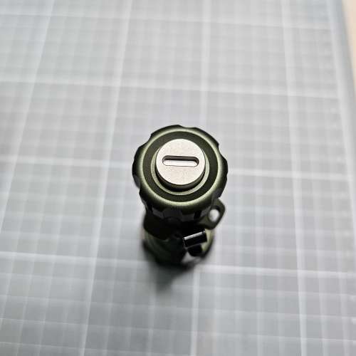 95%new，Manker漫客Striker Mini 遠射爆閃 隨身攜帶EDC 手電筒 635流明 防水戶外防身