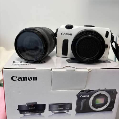 Canon EOS M白色機身連兩鏡及閃光燈