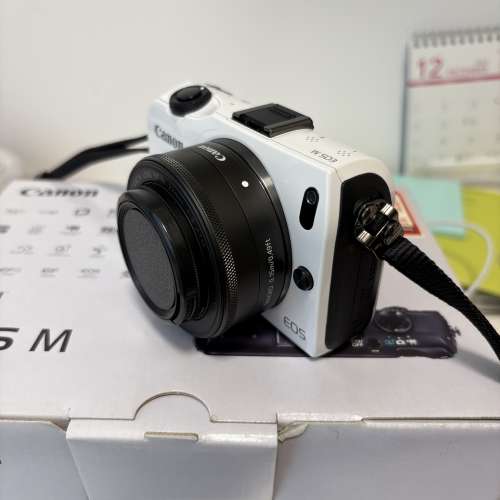 Canon EOS M白色機身連兩鏡及閃光燈