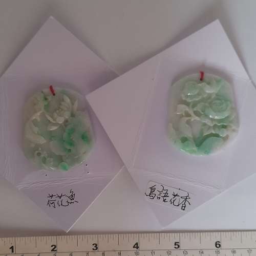 半價清貨。翡翠A玉吊咀,有色好工,原價每個六百元,現買一送一,任揀兩個售六百元。no...