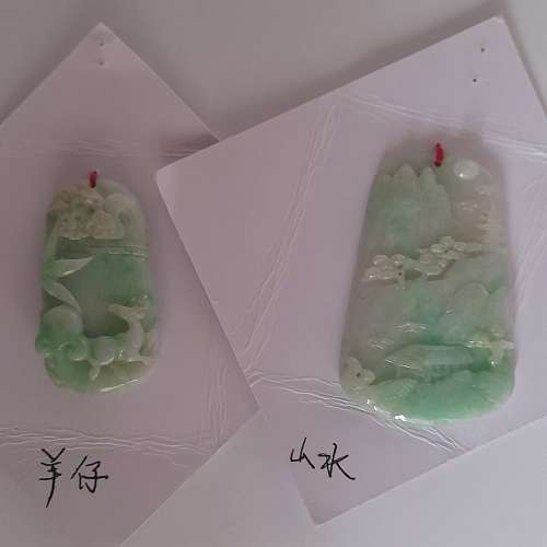 半價清貨。翡翠A玉吊咀,有色好工,原價每個六百元,現買一送一,任揀兩個售六百元。no...