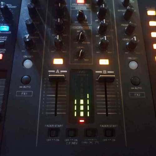 Pioneer DDJ-S1 traktor serato xdj cdj 2000 mixer midi jbl bose technics rane
