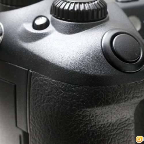 Olympus E-1 (剩機身) 九成幾新..........Shutter數 1,863 (不多於2仟張) M8 唯一對手