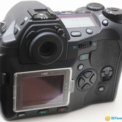 Olympus E-1 (剩機身) 九成幾新..........Shutter數 1,863 (不多於2仟張) M8 唯一對手