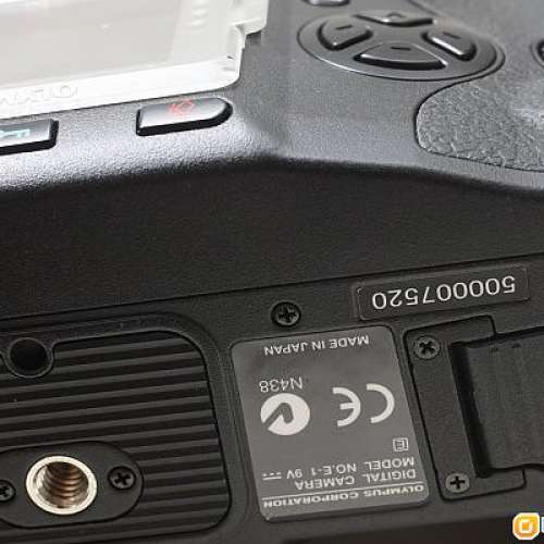 Olympus E-1 (剩機身) 九成幾新..........Shutter數 1,863 (不多於2仟張) M8 唯一對手