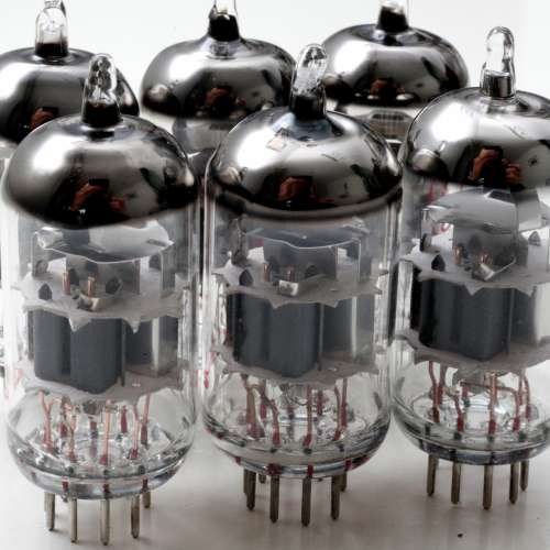 JJ ECC83S (ECC83/12AX7)全新管購自捷克，保證真品，同Telefunken(德律風根)ECC803S...