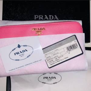 PRADA 粉色拉鍊長夾