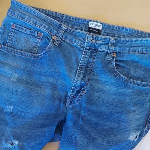 Chevignon Slim Straight Jean (worn out)
