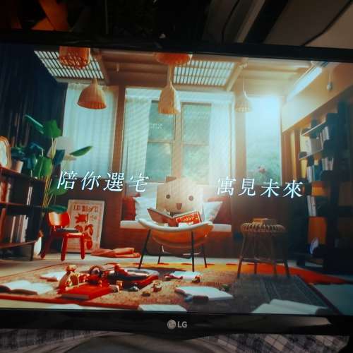 屯門良景輕鐵站交收 LG 22吋 LED 數碼電視 連火牛遙控 沒有底座. (只可挂牆)