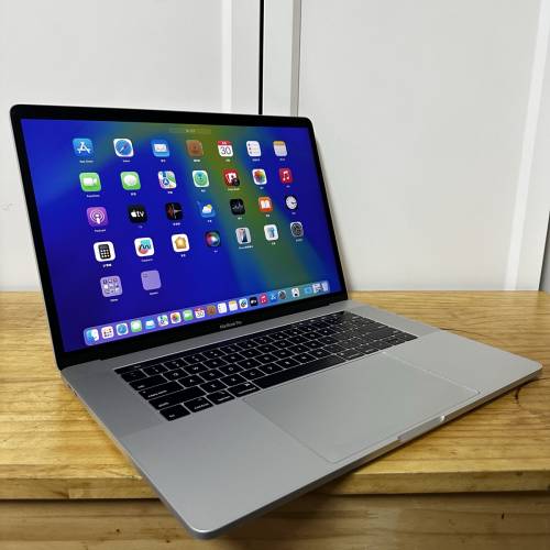 MacBook Pro  i7六核 16G RAM 256G SSD 15‘’吋 2K螢幕mon 2018 獨立顯卡文書設計...