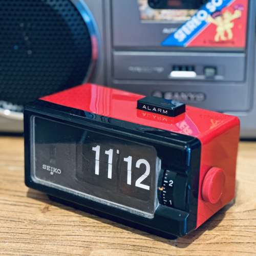 出售Seiko精工翻頁座枱鐘，100%正常，外觀88%新，使用100v電壓，有意請pm我，謝謝