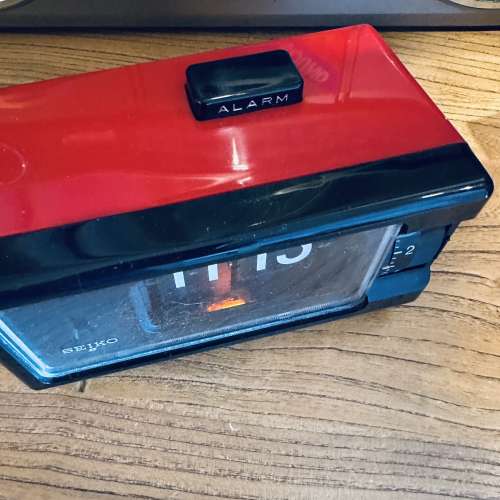 出售Seiko精工翻頁座枱鐘，100%正常，外觀88%新，使用100v電壓，有意請pm我，謝謝