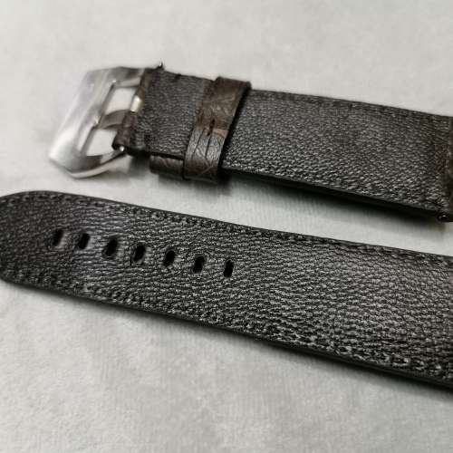 鴕鳥皮孔紋深棕色手工錶帶-扣位26mm