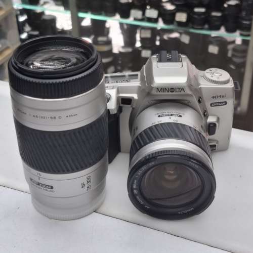 MINOLTA 404Si + 28-80MM + 75-300MM 95% NEW