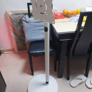 屯門良景輕鐵站交收 20-40 英寸屏幕的電視支架，懸掛智慧電視支架，帶輪子的移動電...