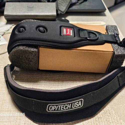 CARRY SPEED相機孭帶全新未用過,有盒全套.