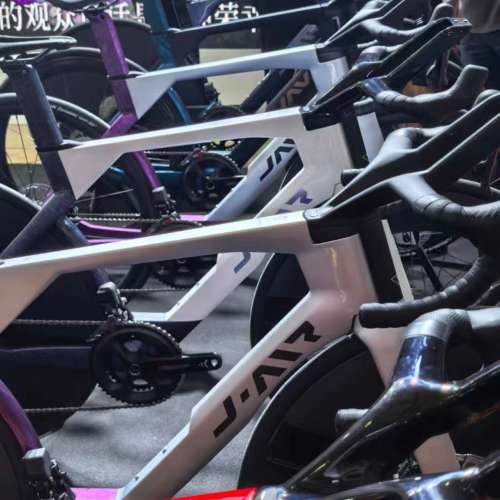 2025 新款 JAVA VITTORIA / AIR 鋁合金/碳纖維公路車 送水架前後蛙燈