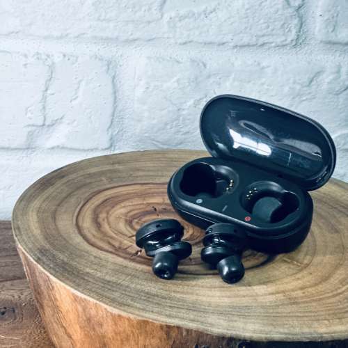 出售 Sony 籃牙耳機，型號WF-XB700，整體九成新，電池狀態都有九成，靚聲靚低音，有...