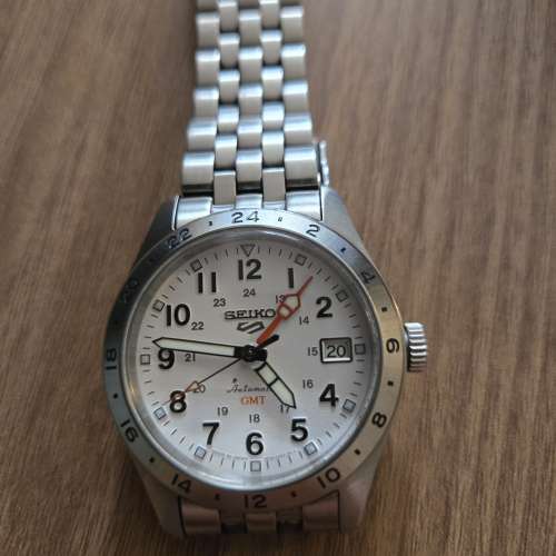Seiko 5 GMT