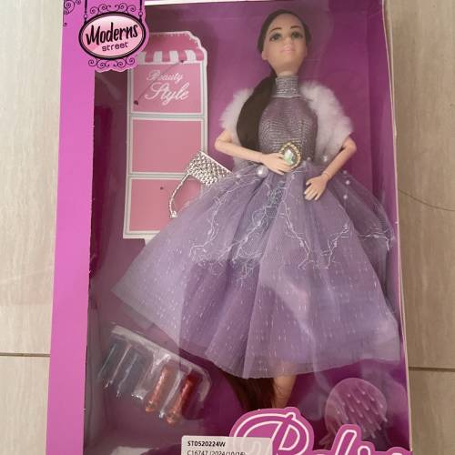 全新barbie公仔
